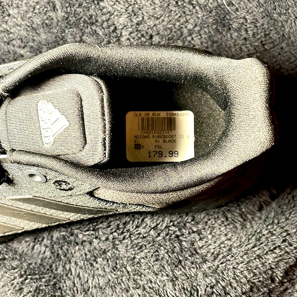 100% Textile Synthetics

Rubber

Lace-Up

Not Water Resistant - Picture 5 of 5